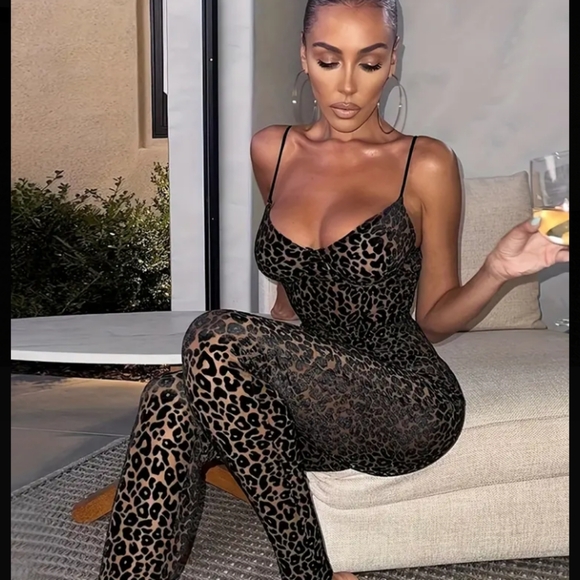 LEOPARD ANIMAL PRINT FULL BODYSUIT-EXTREMELY SEDUCTIVE - Picture 4 of 5